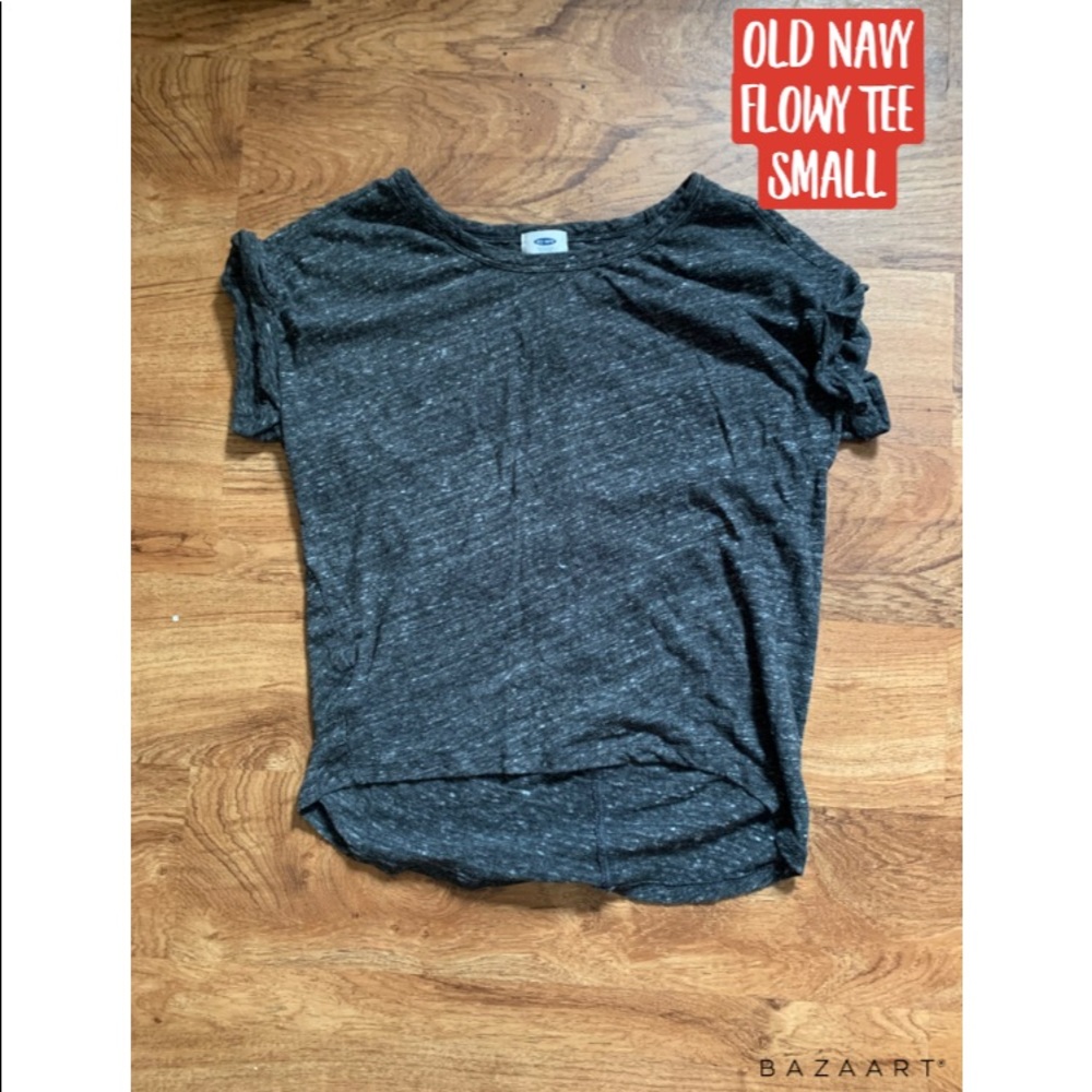 🦋3/$15 bundle deal✨ Old Navy flowy tee